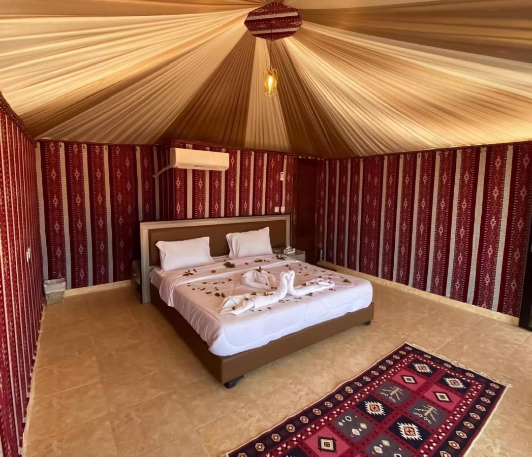 مخيم جبل بردى Jabal Burdah Camp Hotel Wadi Rum Luaran gambar